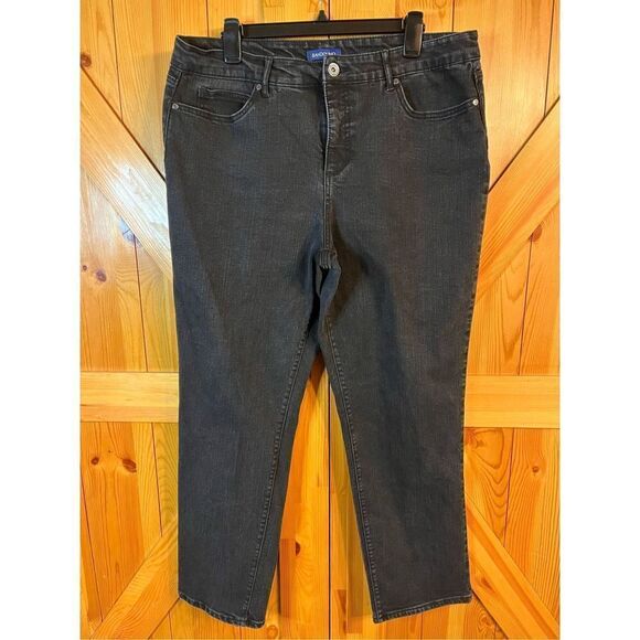 Bandolino Mandie Straight Leg Women's size 16 Black Denim Jeans (1920) - Picture 1 of 8